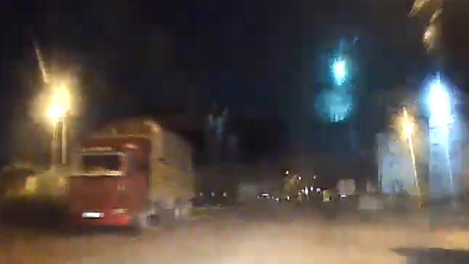İstanbul'a Düşen Gök Taşı Şok Etkisi Yarattı