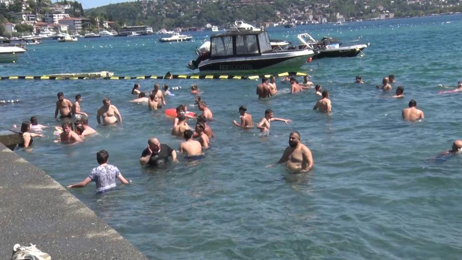 Sıcak Hava Dalgası İstanbul'u Kasıp Kavururken Serinlemek İsteyenler Boğaz Kıyılarına Akın Etti