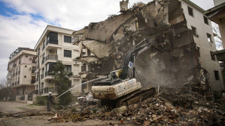 17 Ağustos'un 25'inci yılı: Prof. Dr. Naci Görür'e göre İstanbul yeni depreme hazır değil