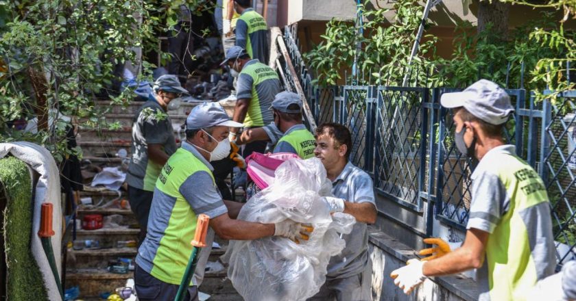 Apartmanda 6 kamyon pis kokulu çöp bulundu