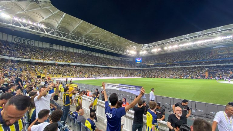 Başkan Ali Koç’un istifasını isteyen F.Bahçe taraftarları stada yürüyecek