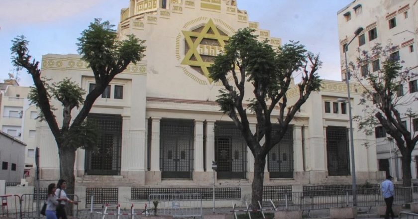 Tunus polisi sinagogun önünde kendini ateşe veren kişiyi vurdu