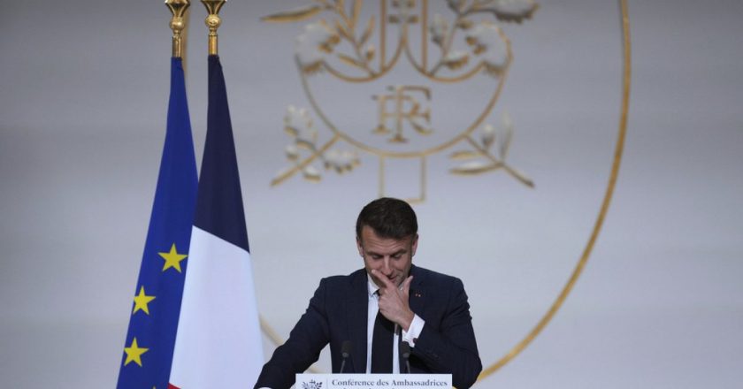 Macron: “Suriye’deki Kürtlere sadık kalmaya devam edeceğiz”