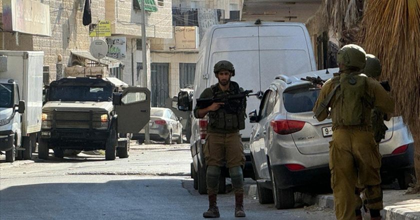 Katil İsrail Batı Şeria’da 4’ü çocuk 5 Filistinliyi yaraladı