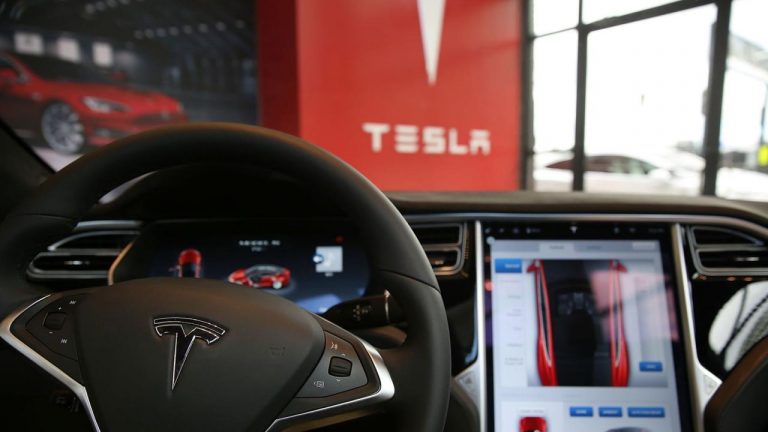 Tesla’nın piyasa değeri 1 trilyon doların altına düştü