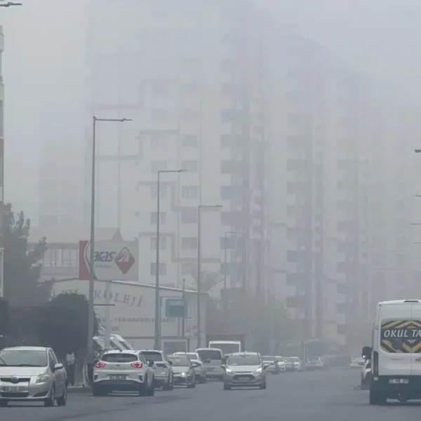 Diyarbakır’da Yoğun Sis Ulaşımı Zora Soktu