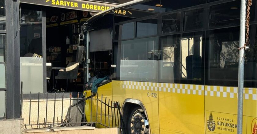 Üsküdar’da İETT Otobüsü ile Kaza Meydana Geldi
