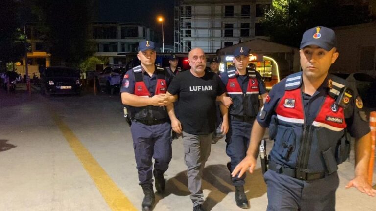 Ünlü yönetmen Ezel Akay böyle tepki gösterdi: “Mahkeme sonunda her şeyi öğreneceksiniz”